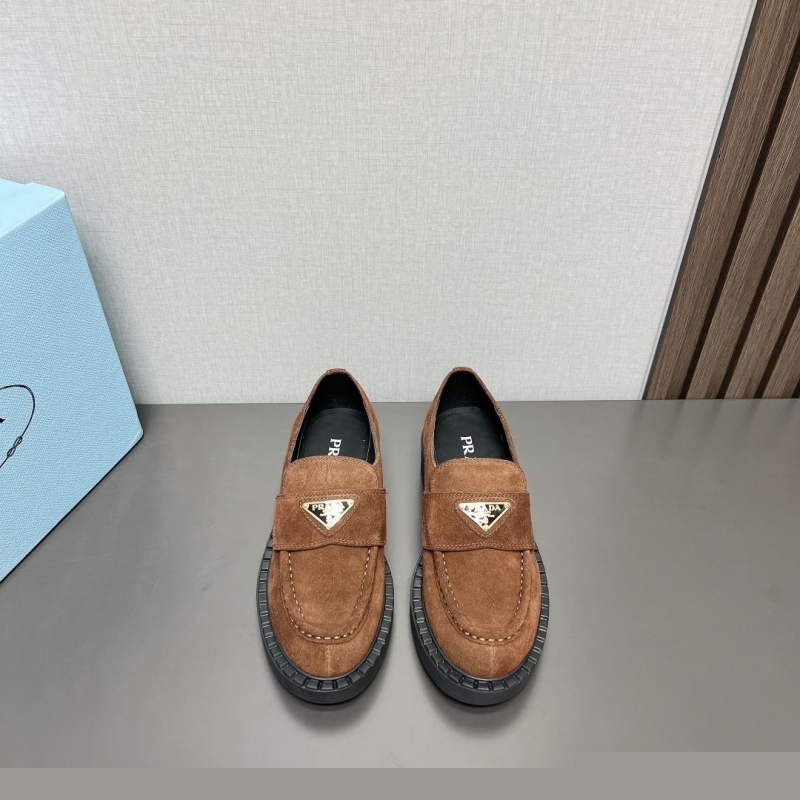 Pra*a leather shoes